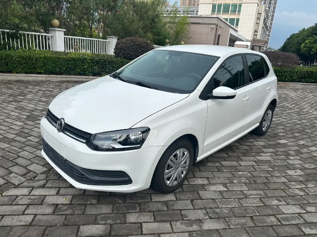 2016 Volkswagen Polo 1.4L 90HP L4 6AT