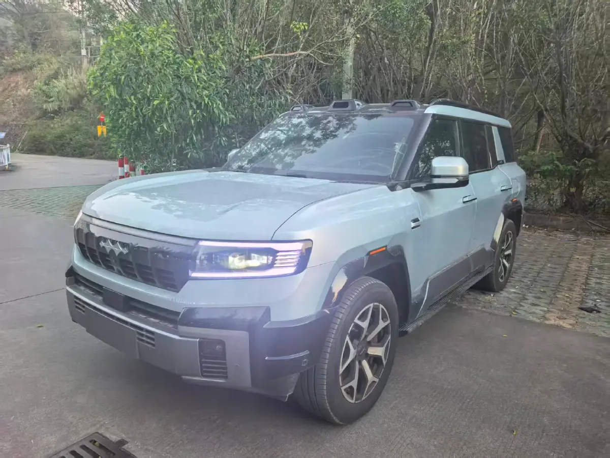 2025 FangChengBao Bao 8 2.0T 245HP L4 E-CVT PHEV 36.8KWH
