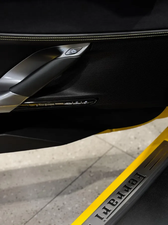 2020 Ferrari SF90 3.9T 781HP V8 8DCT PHEV 7.9KWH,autocango,china used car exporter,china ev exporter,chinese used car exporter,chinese used ev exporter