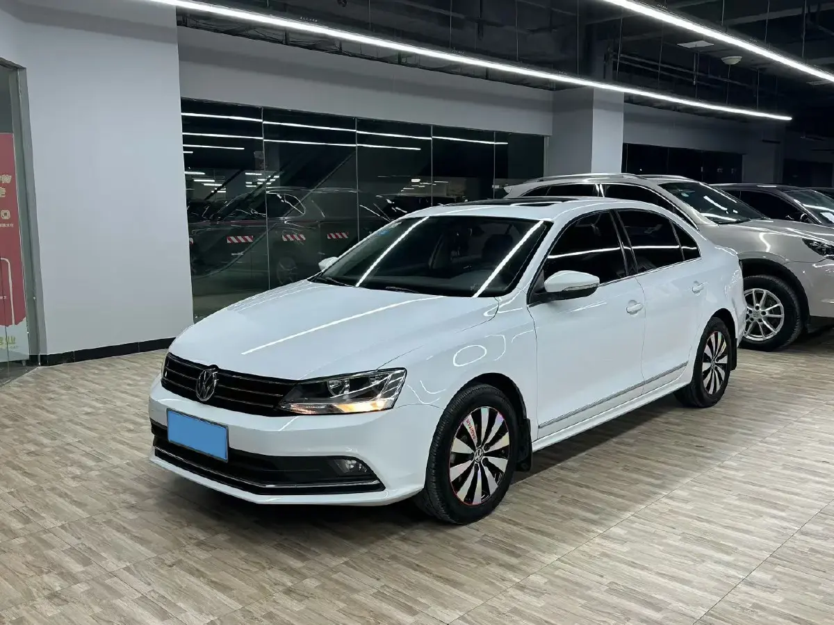 2018 Volkswagen Sagitar 1.2T 110HP L4 7DCT