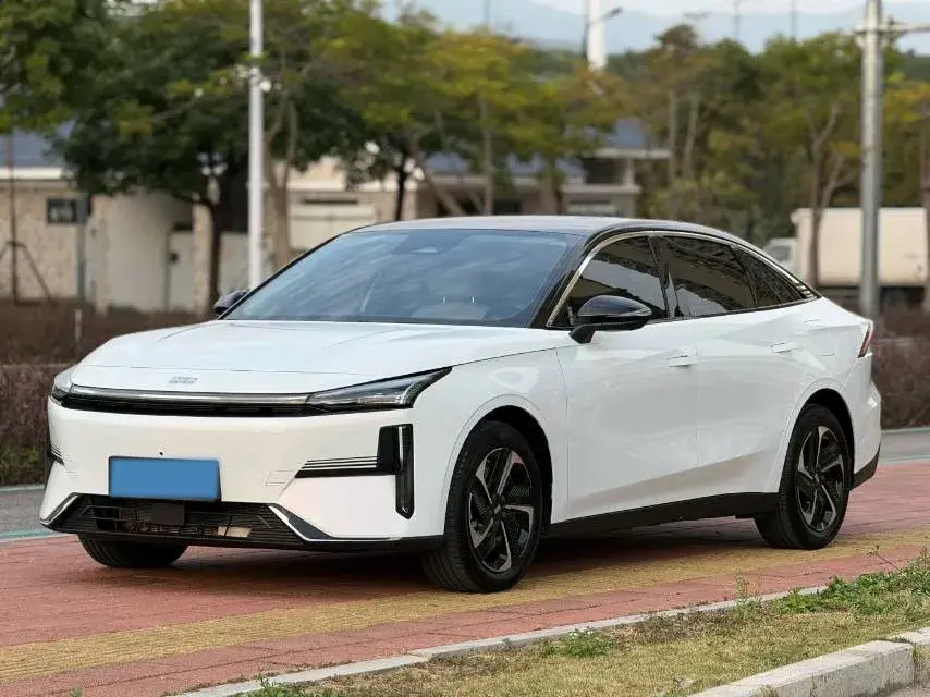 2023 Geely Galaxy L6 1.5T 163HP L4 3DHT PHEV