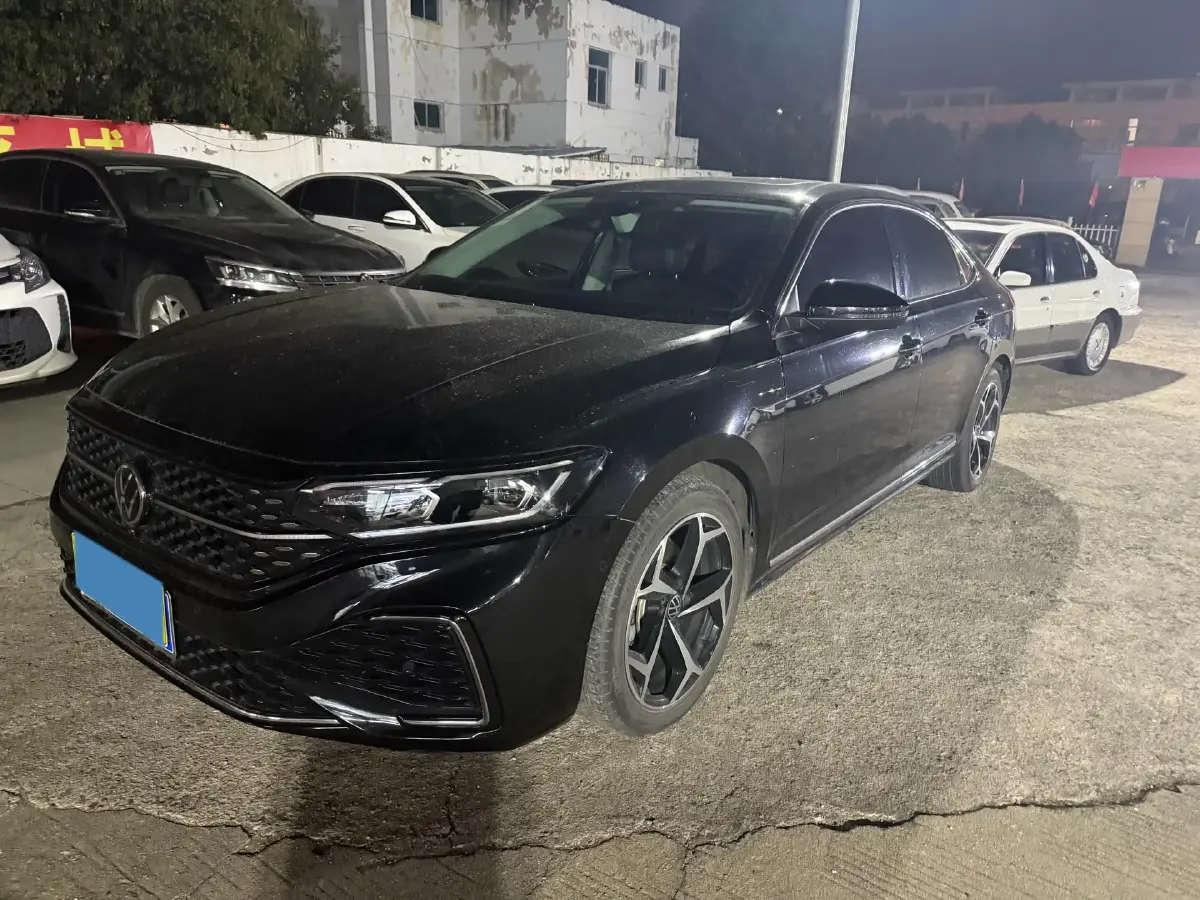 2023 Volkswagen Passat 2.0T 186HP L4 7DCT