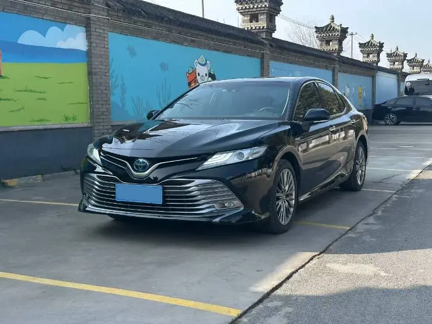 2019 Toyota Camry 2.5L 178HP L4 E-CVT Hybrid