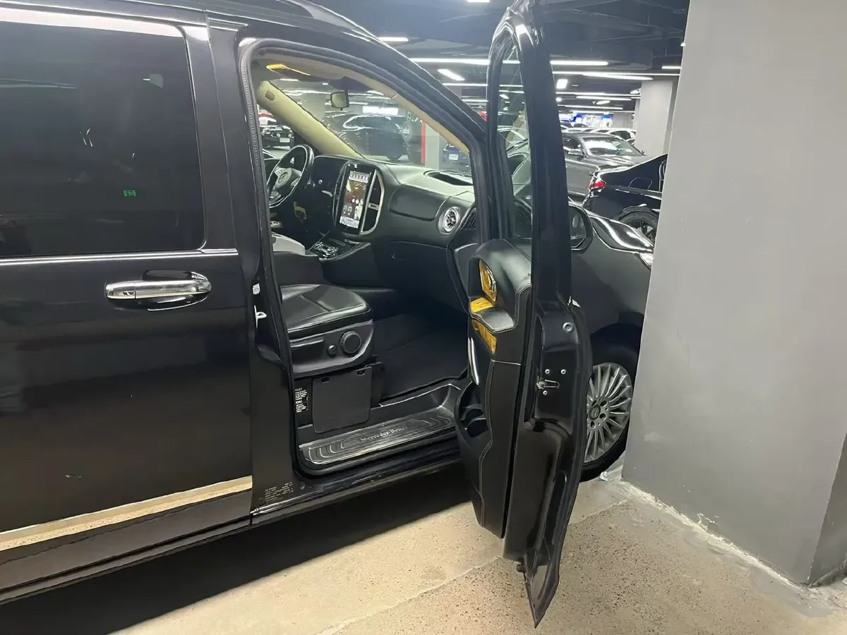 2012 Hyundai Rohens 3.0L 272HP V6 8AT,autocango,china used car exporter,china ev exporter,chinese used car exporter,chinese used ev exporter