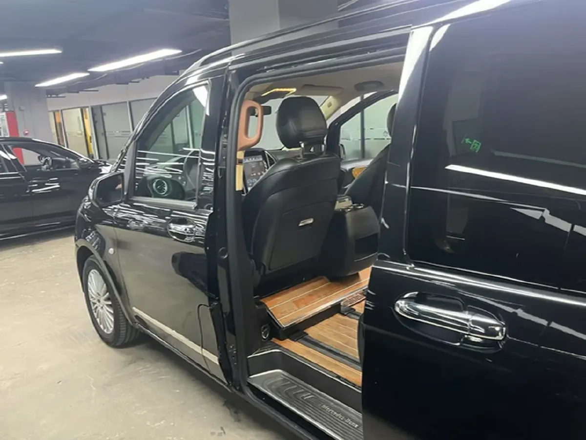 2012 Hyundai Rohens 3.0L 272HP V6 8AT,autocango,china used car exporter,china ev exporter,chinese used car exporter,chinese used ev exporter