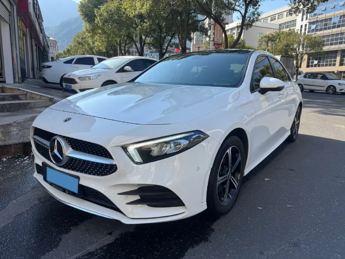 2022 Mercedes-Benz A Class 1.3T 163HP L4 7DCT