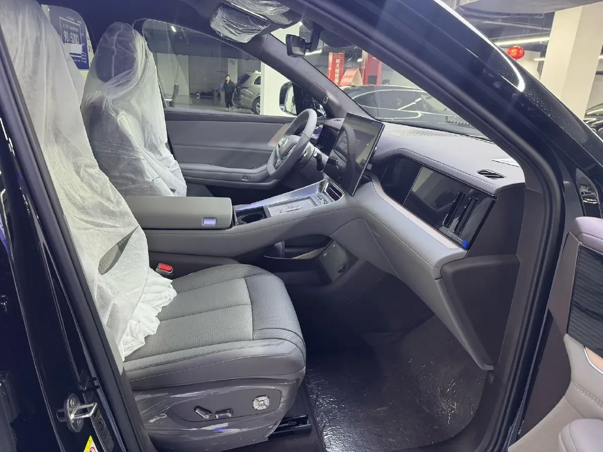 2025 Denza DenzaN8L 2.0T 207HP L4 E-CVT PHEV,autocango,china used car exporter,china ev exporter,chinese used car exporter,chinese used ev exporter