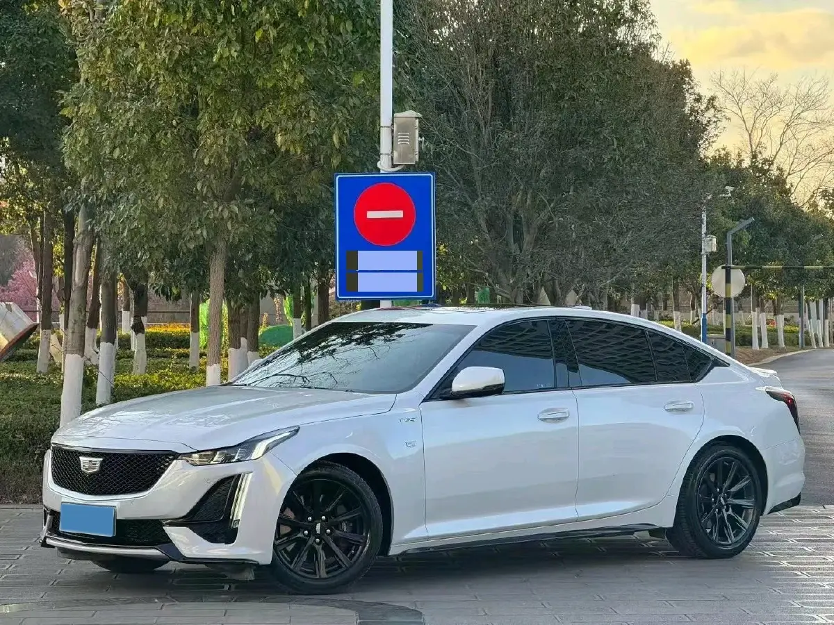 2023 Cadillac CT5 2.0T 237HP L4 10AT