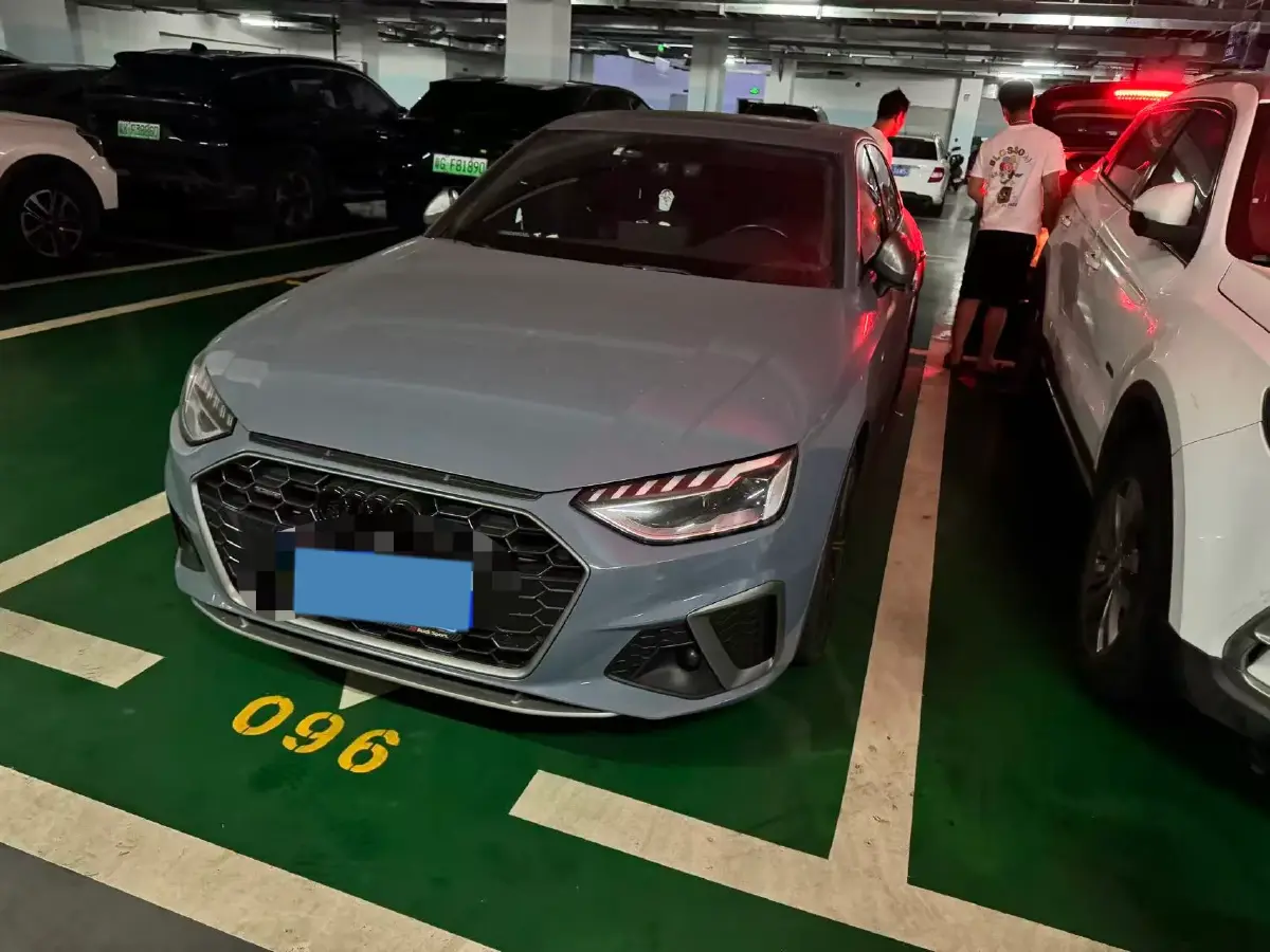 2022 Audi A4L 2.0T 190HP L4 7DCT