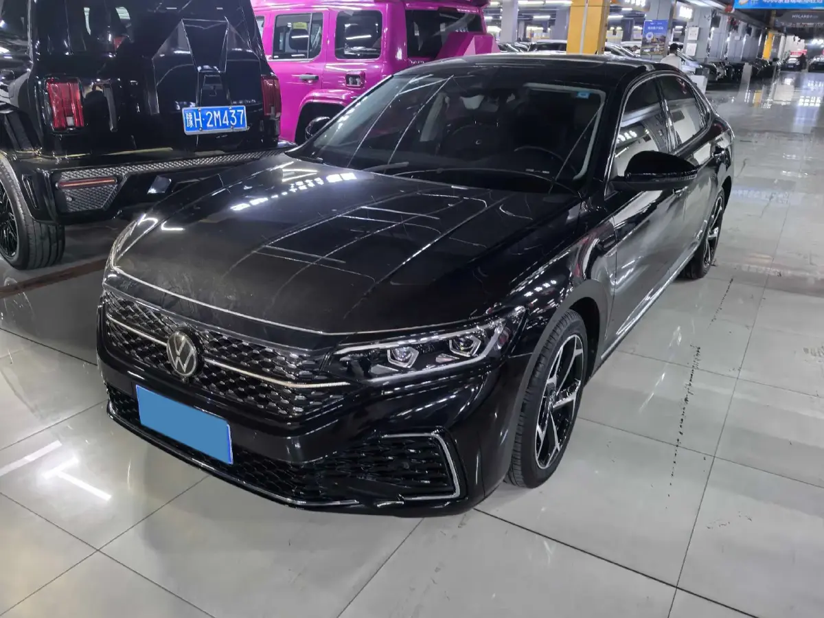 2023 Volkswagen Passat 2.0T 186HP L4 7DCT