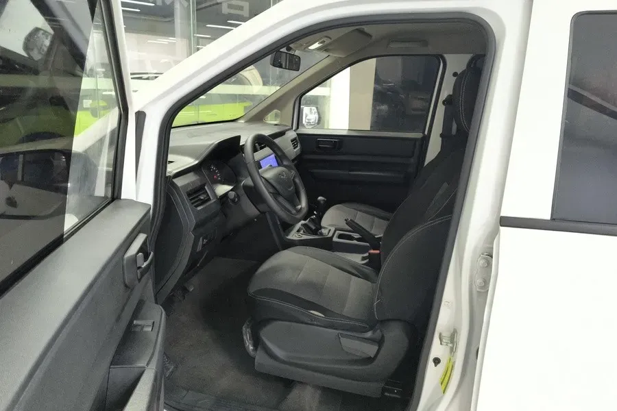 2020 BaoJun RC-5 1.5L 99HP L4 6MT,autocango,china used car exporter,china ev exporter,chinese used car exporter,chinese used ev exporter