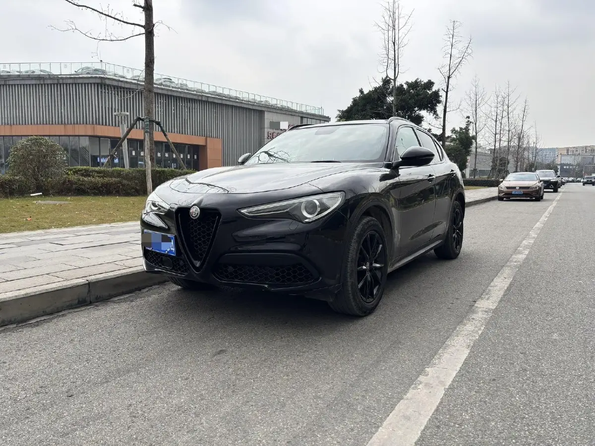 2017 Jaguar XE 2.0T 240HP L4 8AT