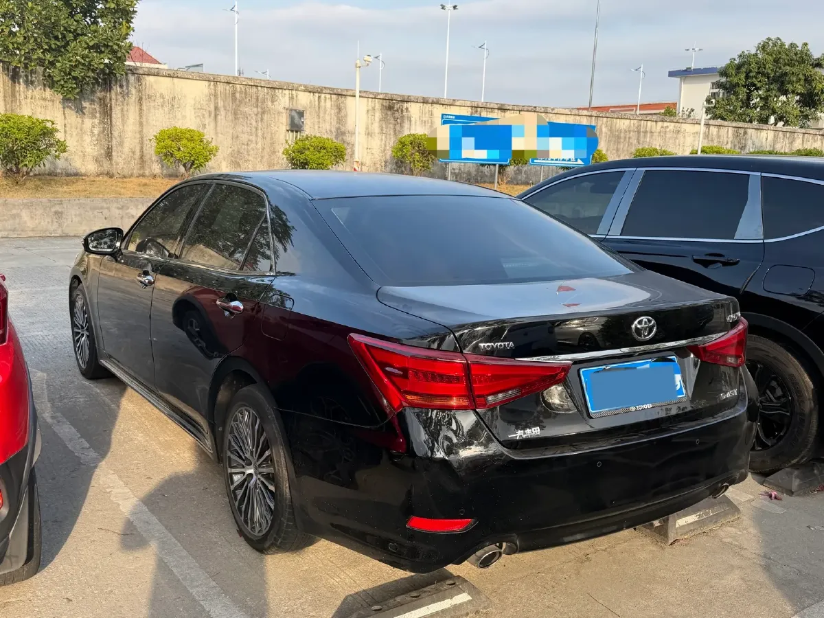 2018 Toyota Crown 2.0T 235HP L4 8AT,autocango,china used car exporter,china ev exporter,chinese used car exporter,chinese used ev exporter