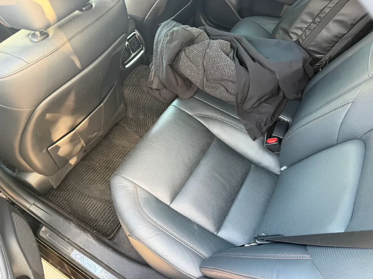 2018 Toyota Crown 2.0T 235HP L4 8AT,autocango,china used car exporter,china ev exporter,chinese used car exporter,chinese used ev exporter