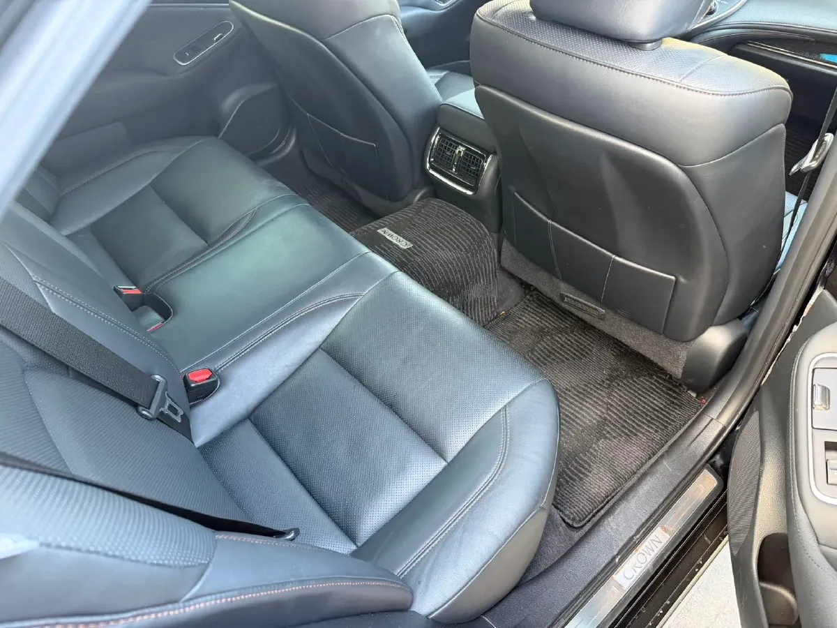 2018 Toyota Crown 2.0T 235HP L4 8AT,autocango,china used car exporter,china ev exporter,chinese used car exporter,chinese used ev exporter