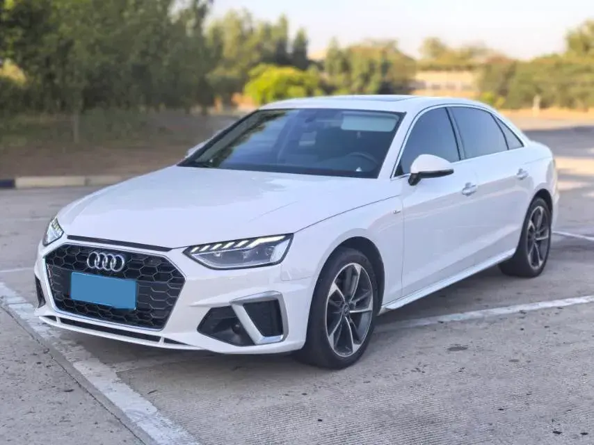 2022 Audi A4L 2.0T 190HP L4 7DCT