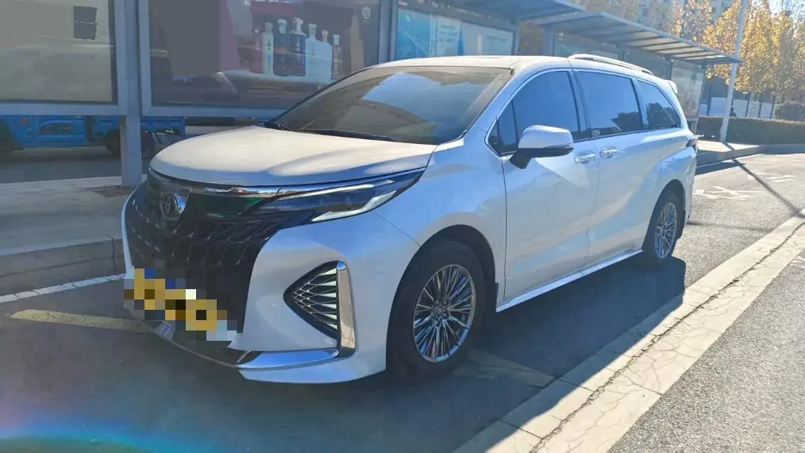 2024 Toyota Sienna 2.5L 189HP L4 E-CVT Hybrid