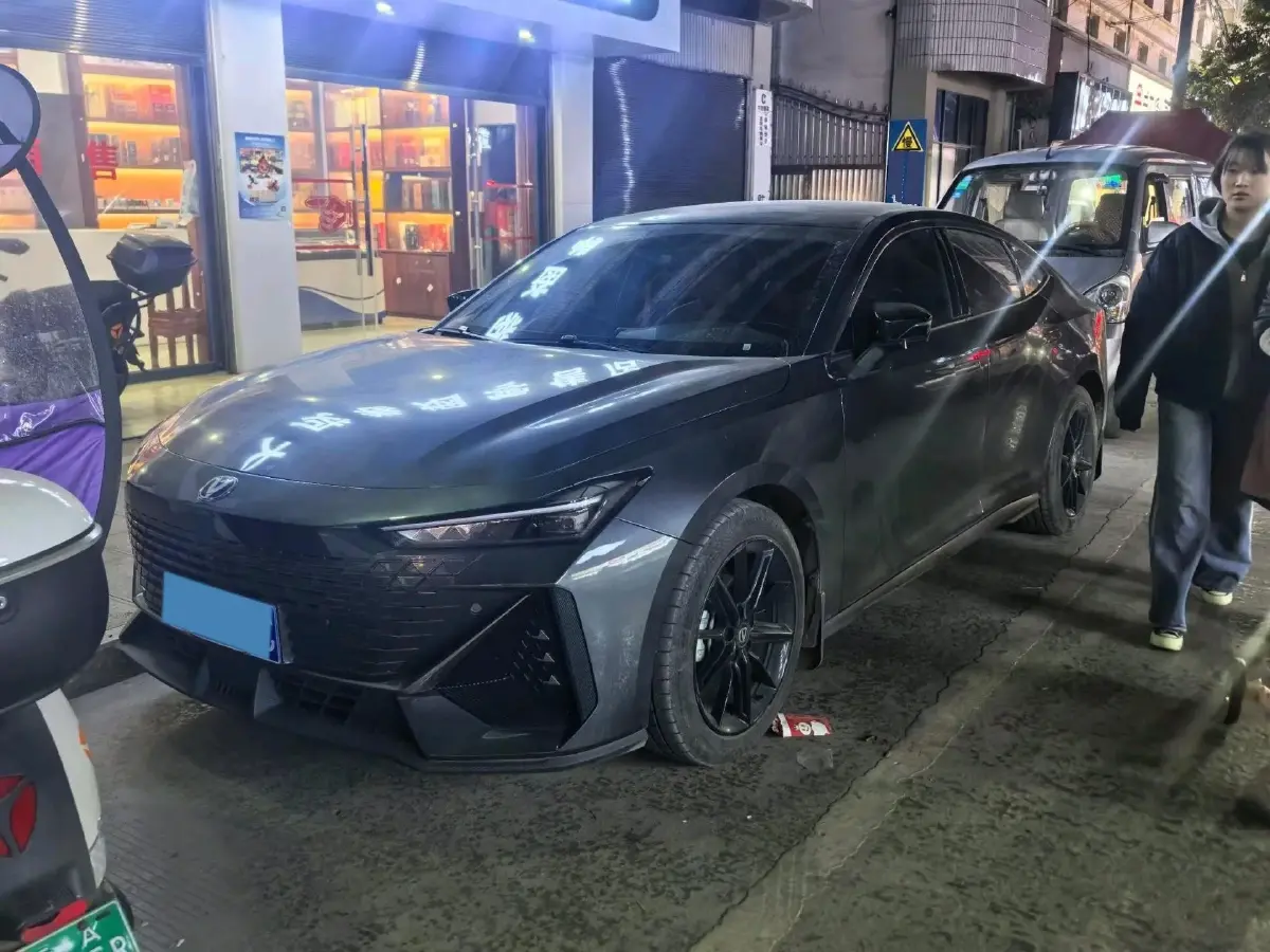 2022 ChangAn UNI-V 1.5T 188HP L4 7DCT