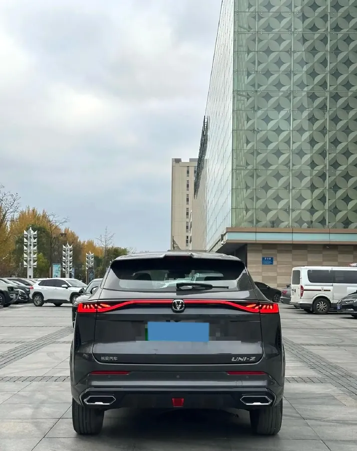 2025 ChangAn UNI-Z 1.5L 98HP L4 E-CVT PHEV 18.4KWH,autocango,china used car exporter,china ev exporter,chinese used car exporter,chinese used ev exporter