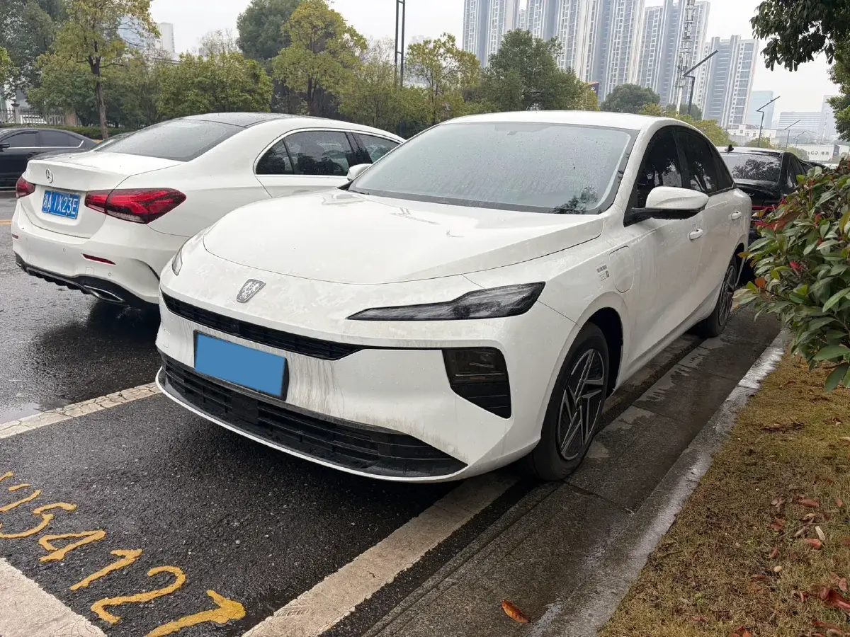 2025 Roewe E6 BEV