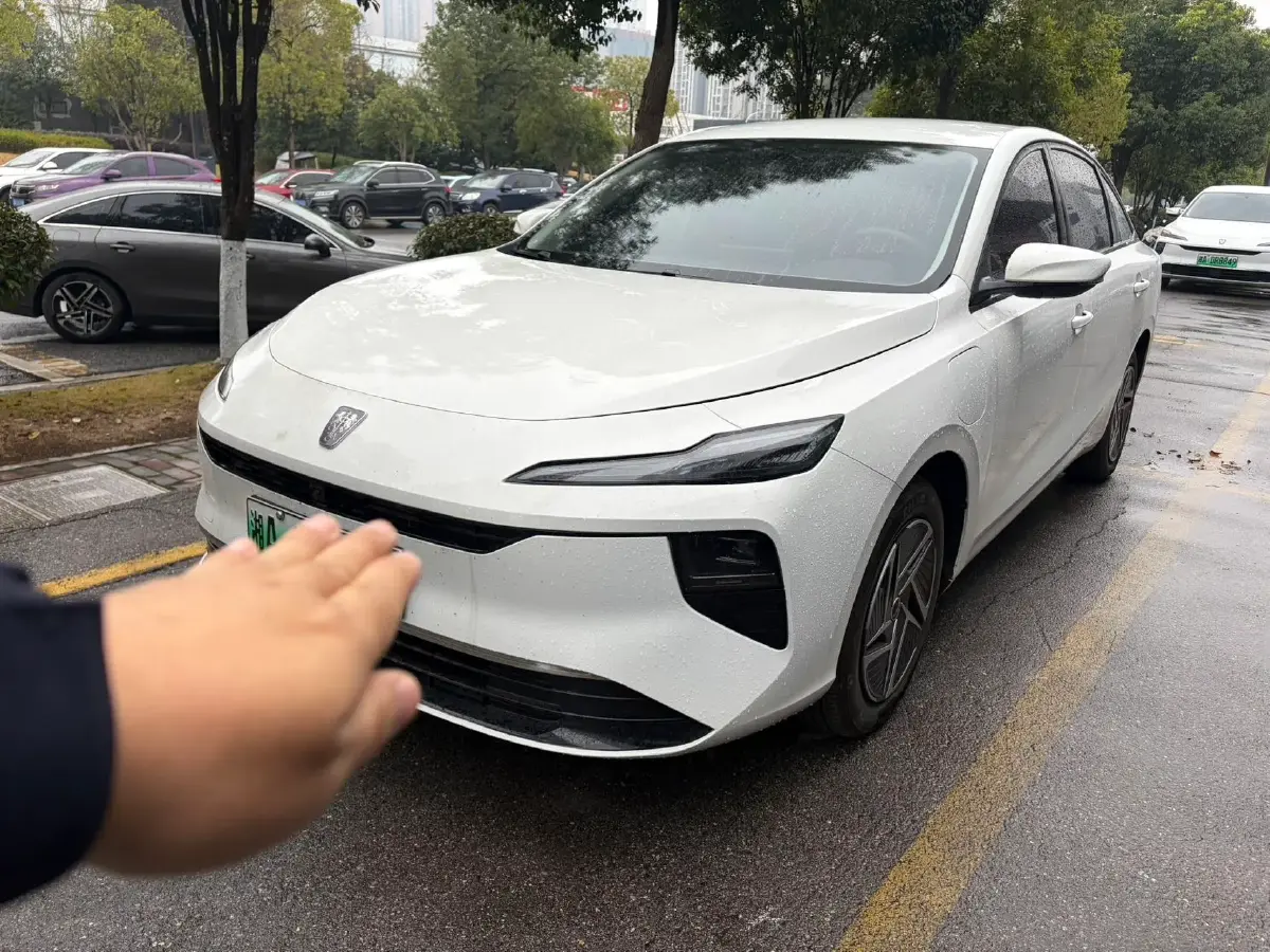 2025 Roewe E6 BEV