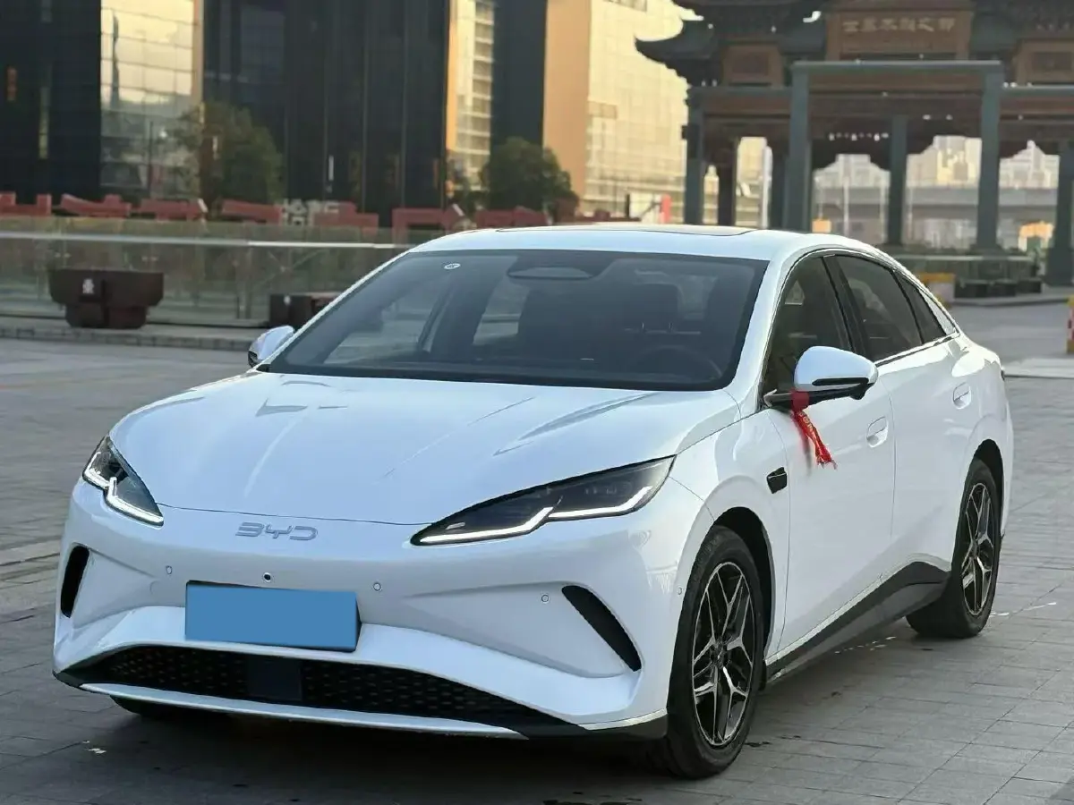 2025 BYD QinL BEV