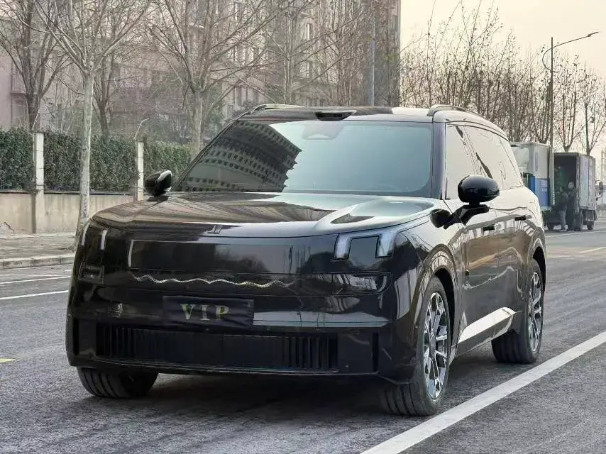 2025 LYNK&CO 900 2.0T 254HP L4 3DHT PHEV