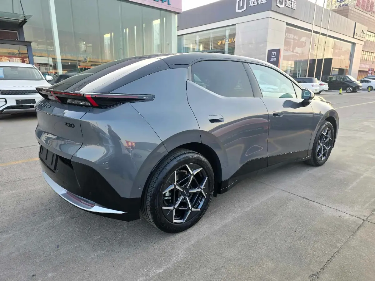 2025 Dongfeng Z9 2.0T 258HP L4 8AT,autocango,china used car exporter,china ev exporter,chinese used car exporter,chinese used ev exporter