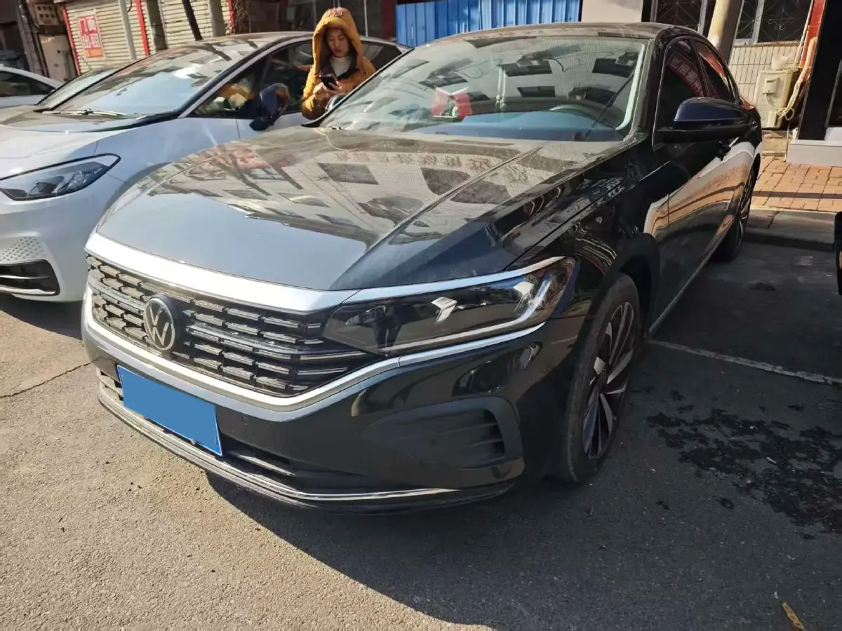 2024 Volkswagen Passat 2.0T 186HP L4 7DCT