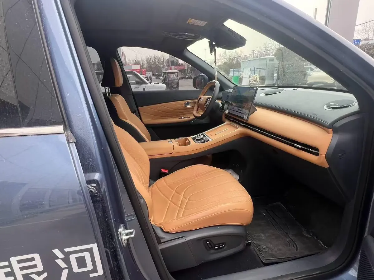 2025 Skyworth HT-i 1.5T 156HP L4 1DHT PHEV,autocango,china used car exporter,china ev exporter,chinese used car exporter,chinese used ev exporter