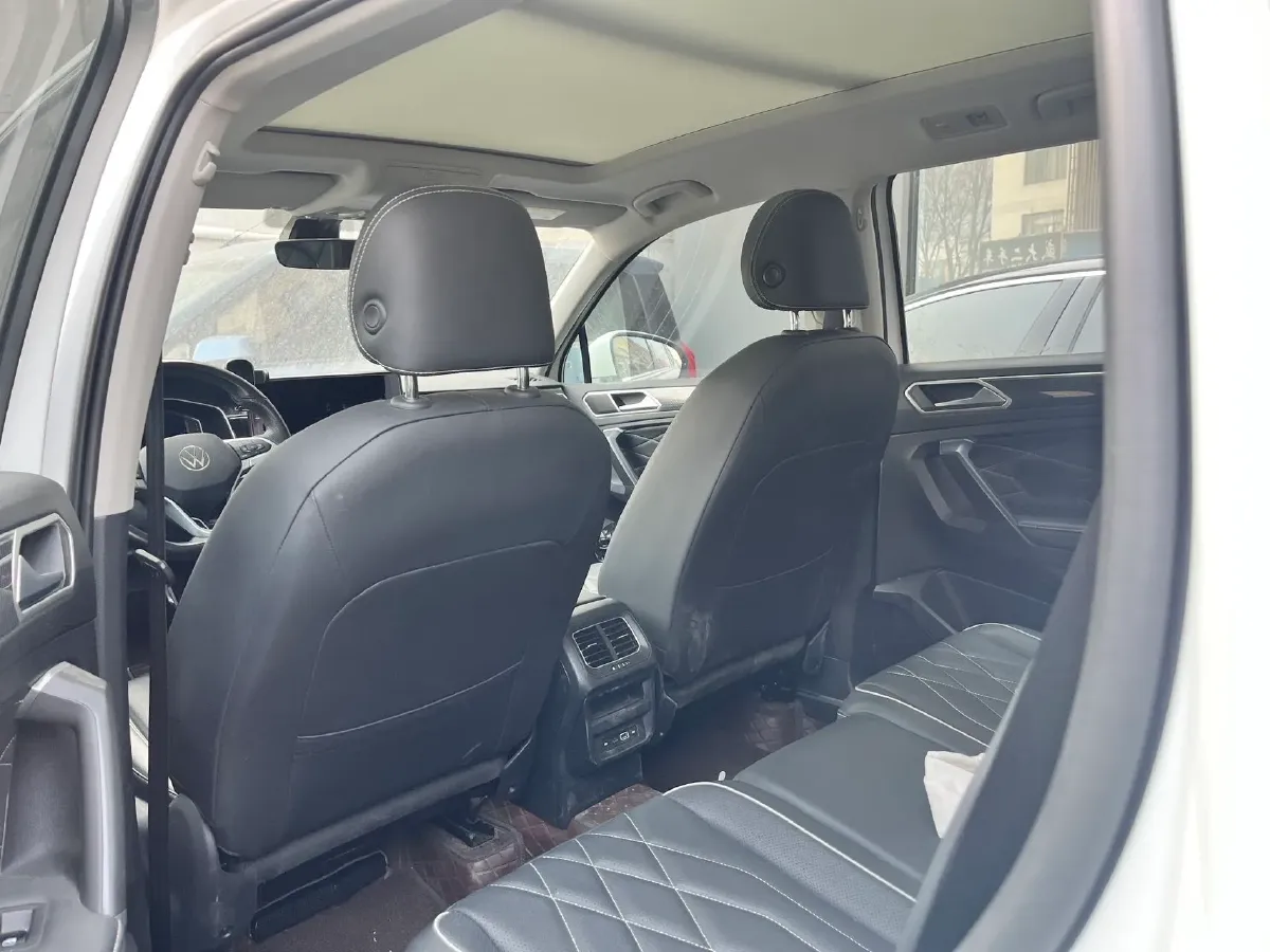 2024 Volkswagen Tiguan L 2.0T 186HP L4 7DCT,autocango,china used car exporter,china ev exporter,chinese used car exporter,chinese used ev exporter