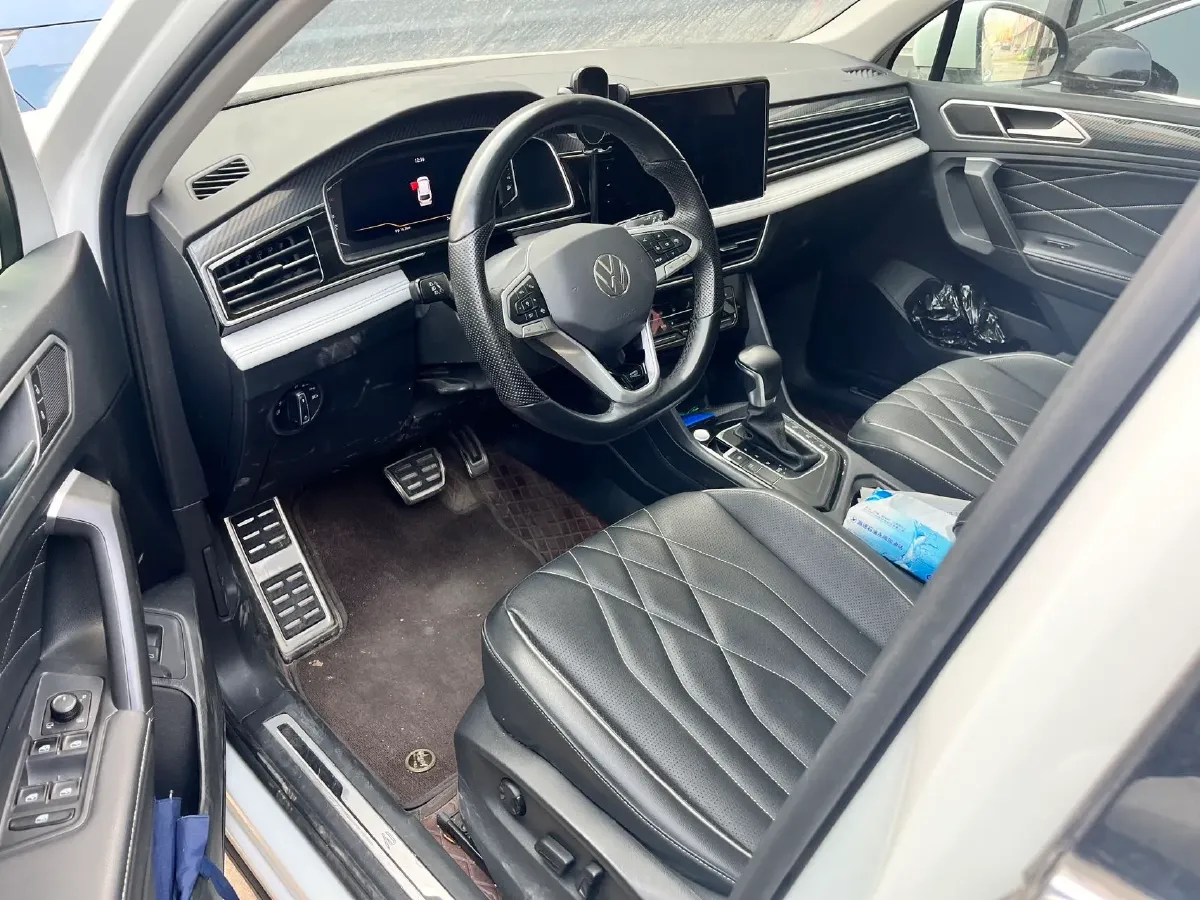 2024 Volkswagen Tiguan L 2.0T 186HP L4 7DCT,autocango,china used car exporter,china ev exporter,chinese used car exporter,chinese used ev exporter