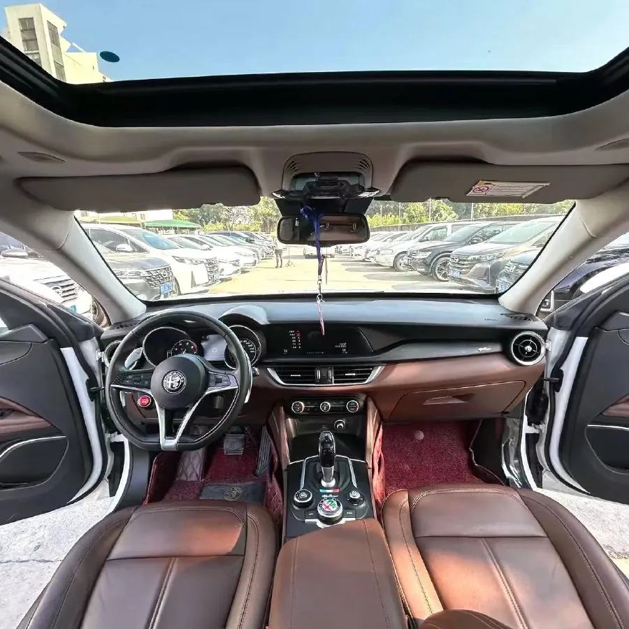 2017 Alfa Romeo Stelvio 2.0T 280HP L4 8AT,autocango,china used car exporter,china ev exporter,chinese used car exporter,chinese used ev exporter