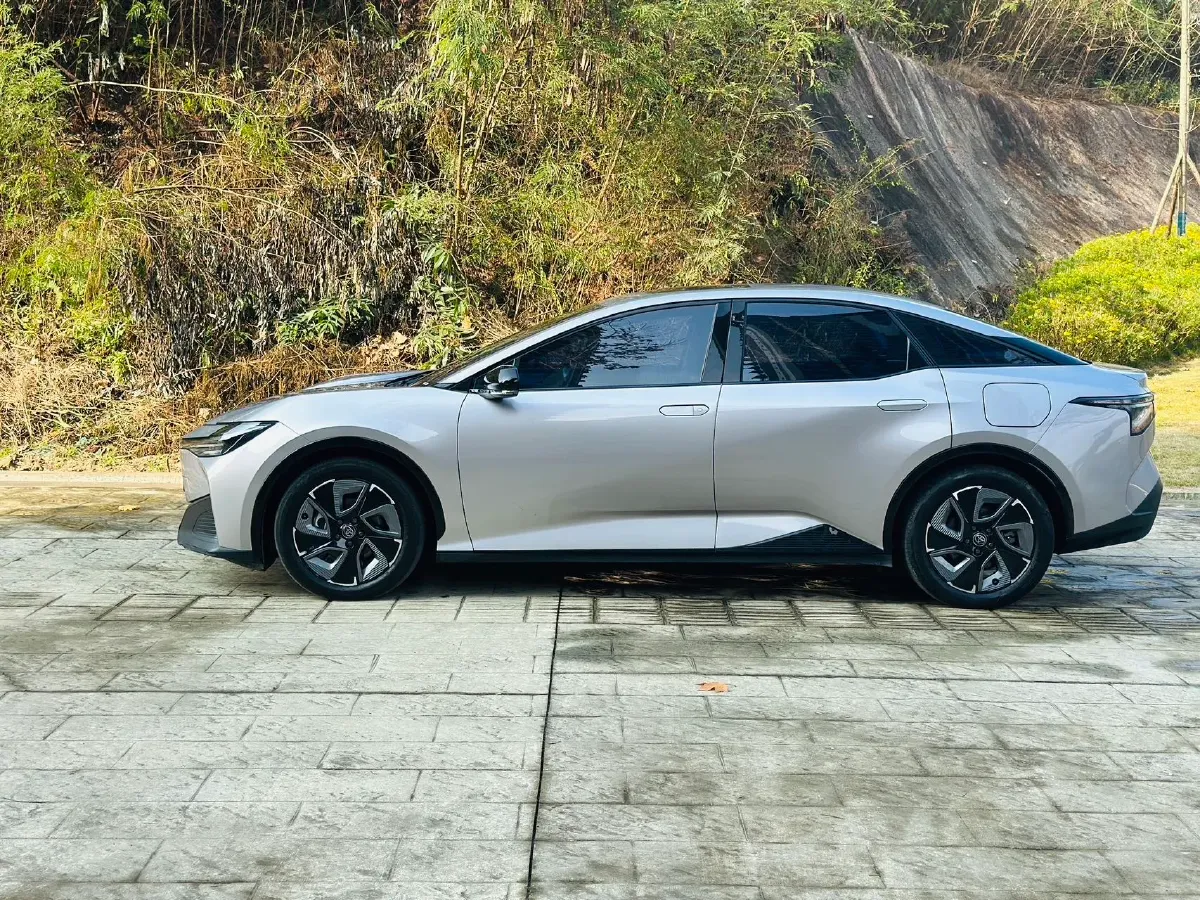 2024 Toyota bZ3 BEV 49.92KWH,autocango,china used car exporter,china ev exporter,chinese used car exporter,chinese used ev exporter