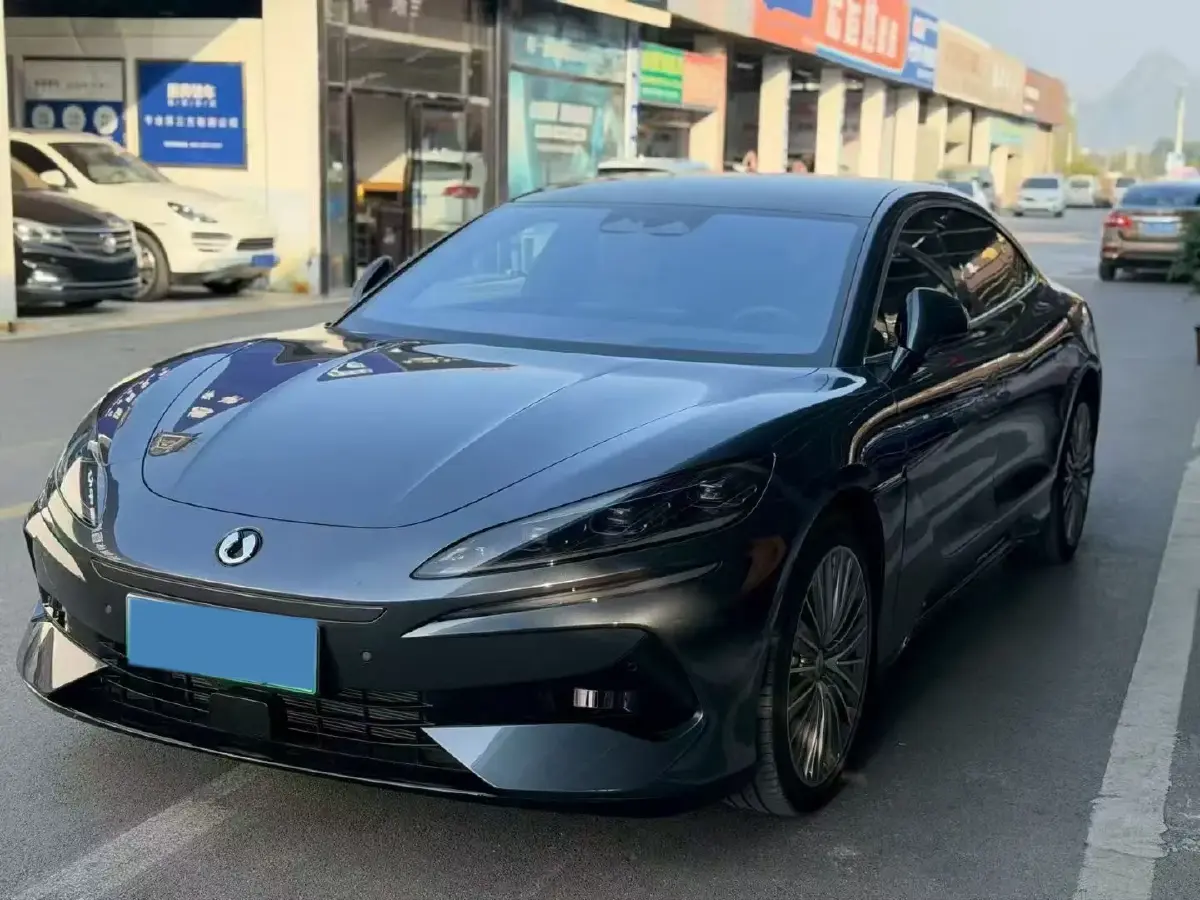 2024 Denza DenzaZ9 2.0T 207HP L4 E-CVT PHEV 38.5KWH