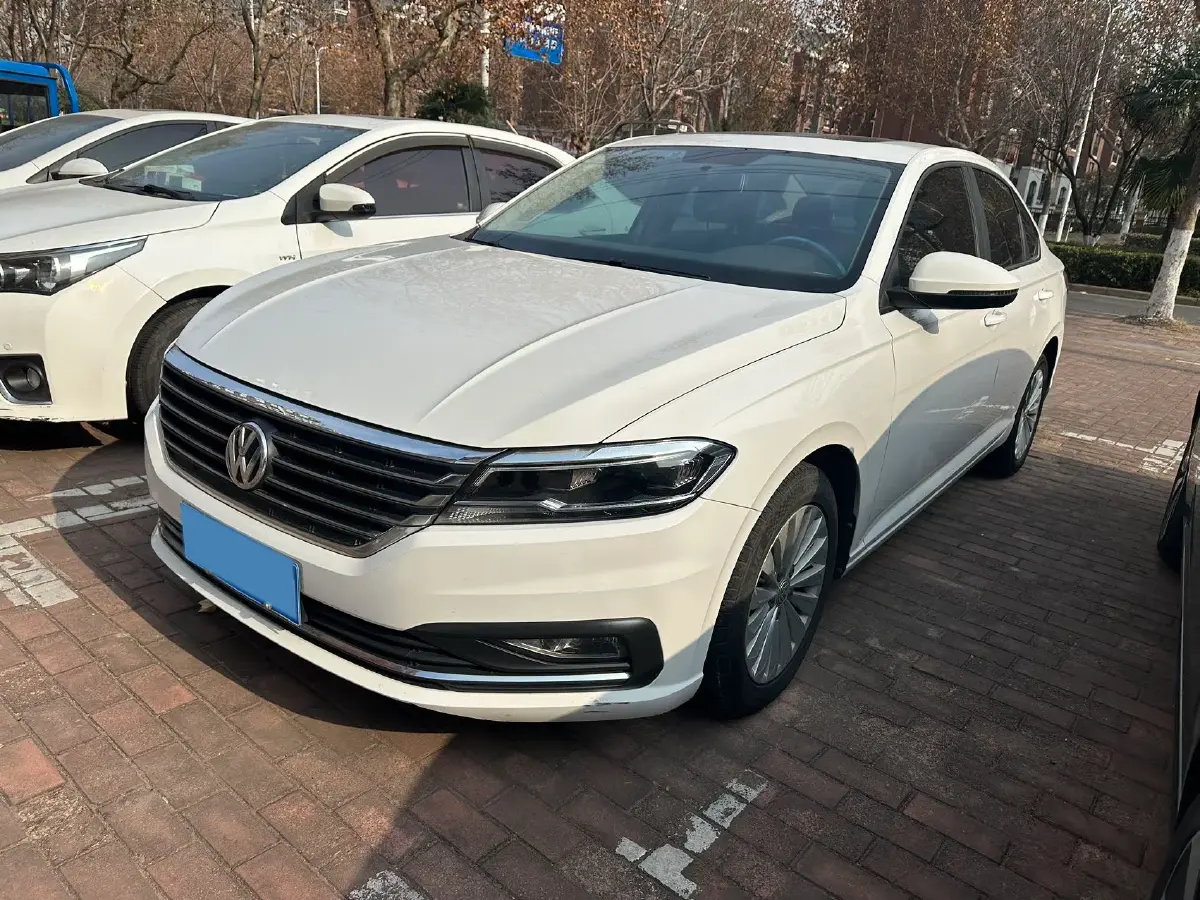 2019 Volkswagen Sagitar 1.2T 116HP L4 7DCT