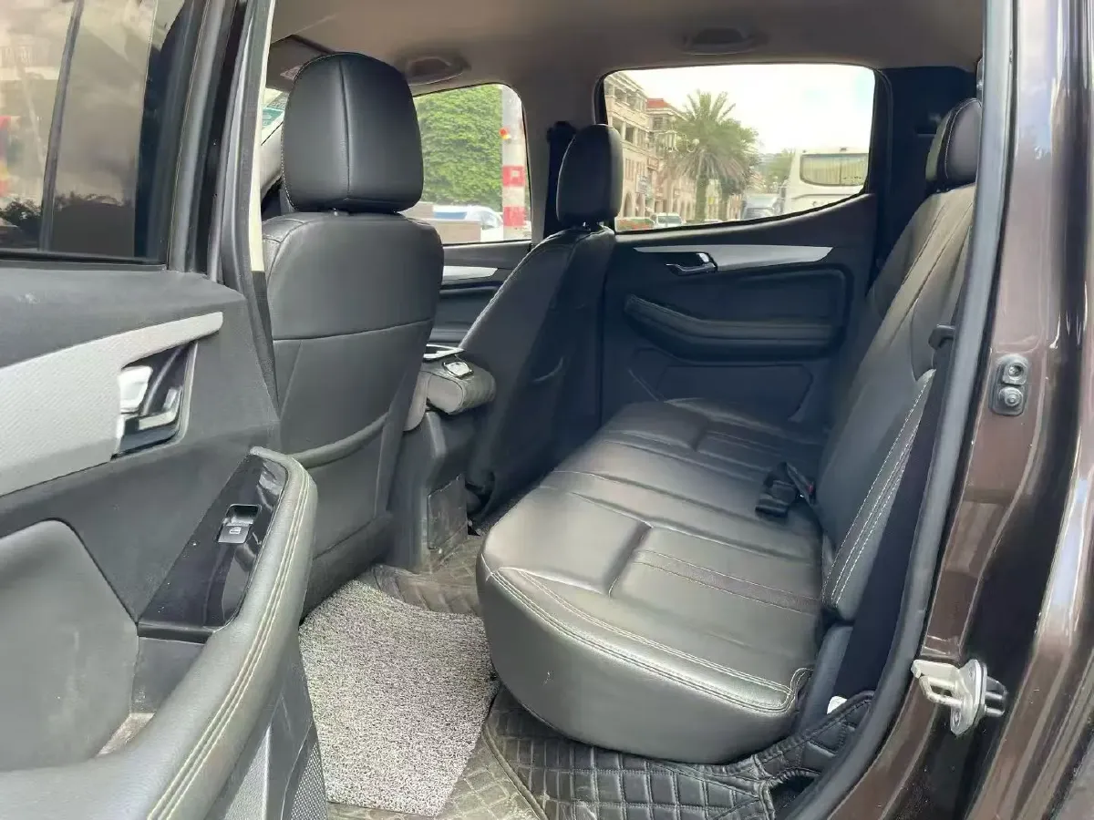 2020 JMC BaoDian 2.5T 140HP L4 5MT,autocango,china used car exporter,china ev exporter,chinese used car exporter,chinese used ev exporter