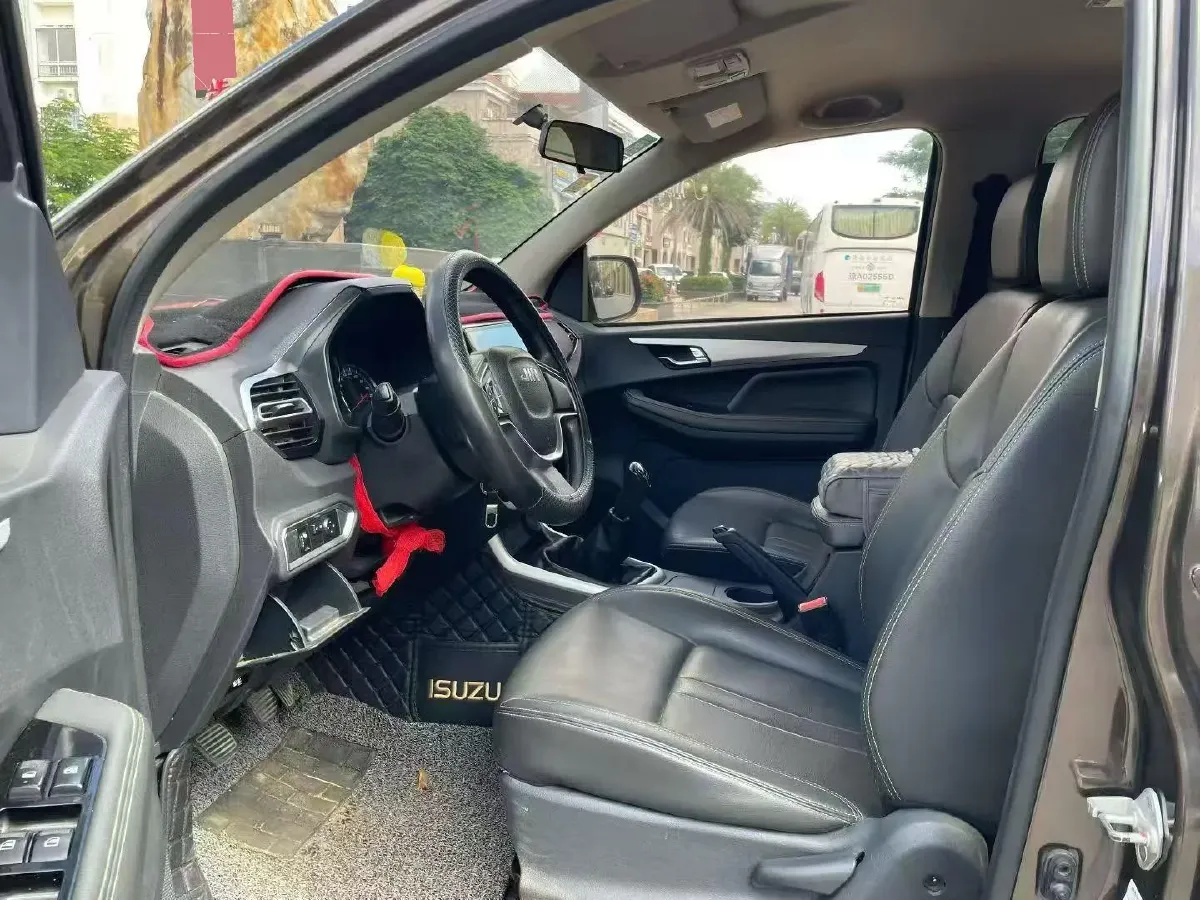 2020 JMC BaoDian 2.5T 140HP L4 5MT,autocango,china used car exporter,china ev exporter,chinese used car exporter,chinese used ev exporter