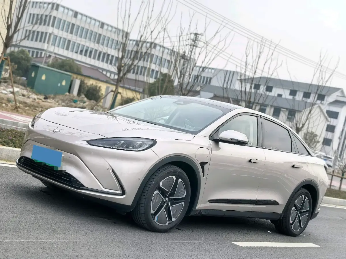 2025 ARCFOX αS6 BEV