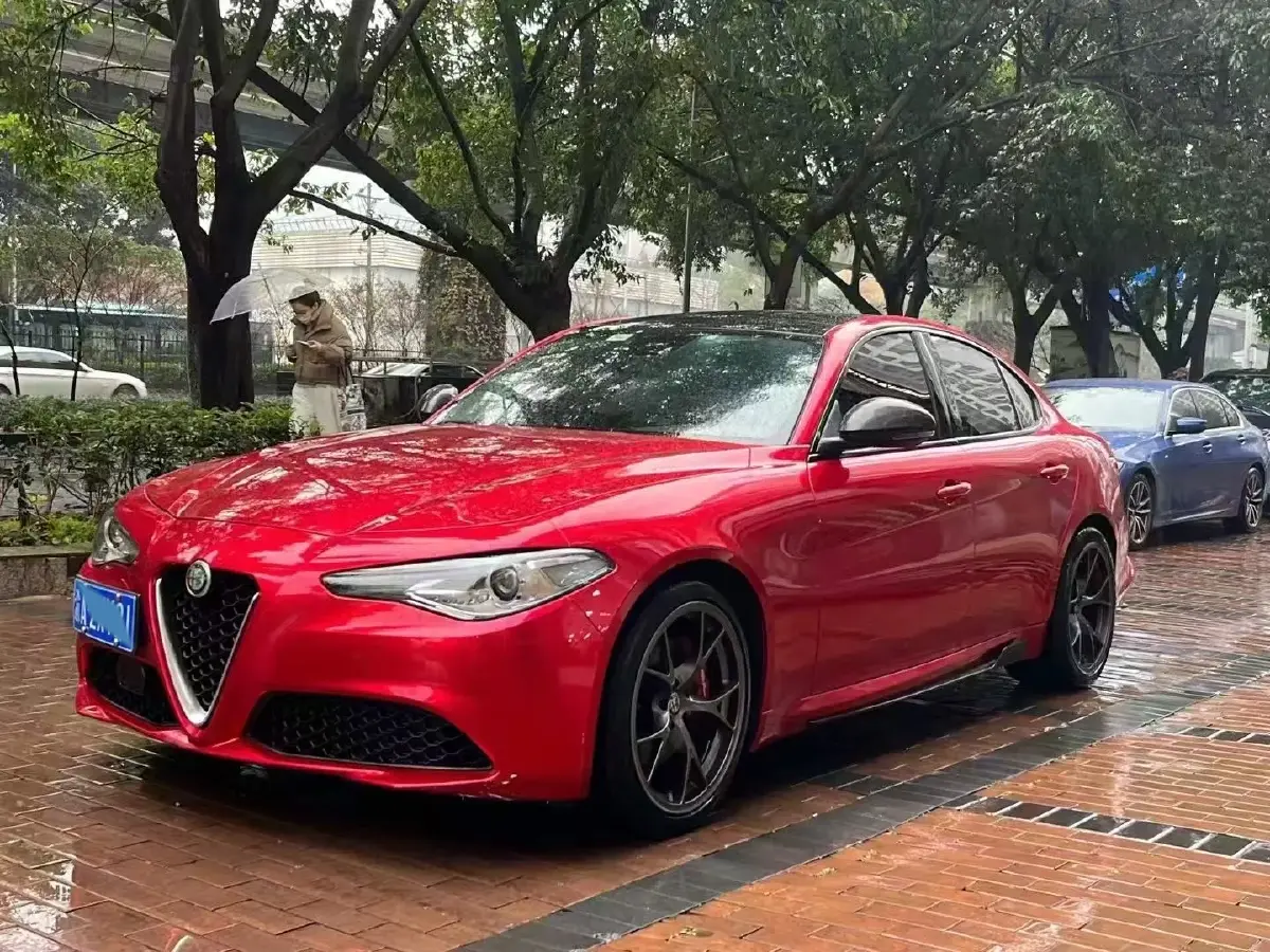 2019 Alfa Romeo Giulia 2.0T 280HP L4 8AT