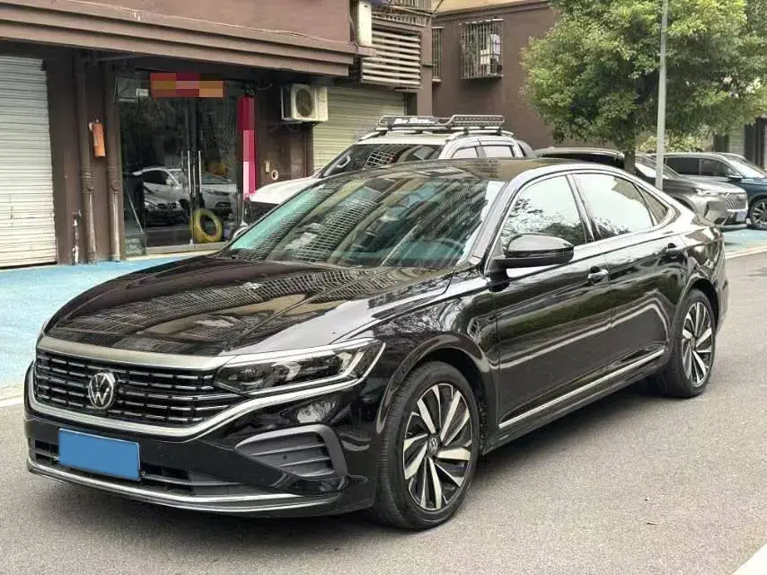 2024 Volkswagen Passat 2.0T 186HP L4 7DCT