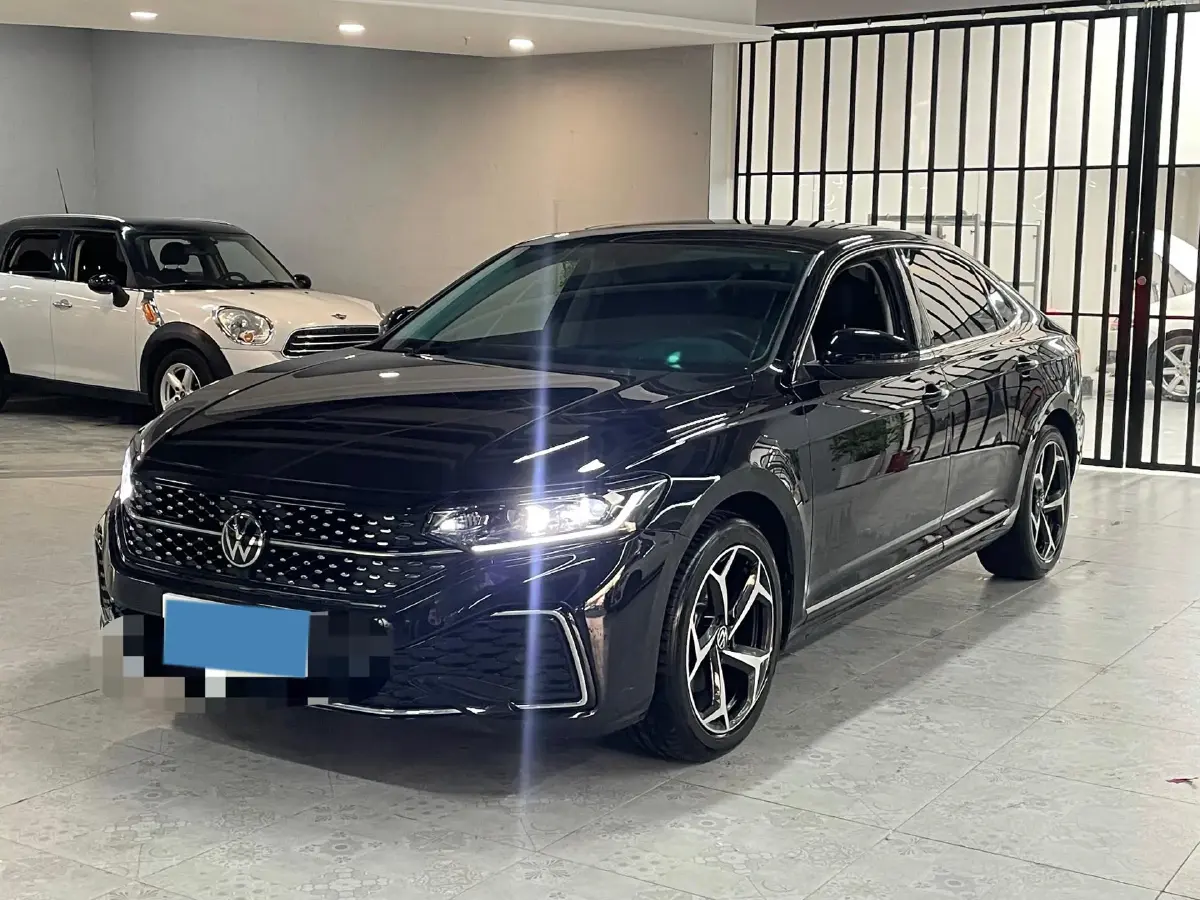 2024 Volkswagen Passat 2.0T 186HP L4 7DCT