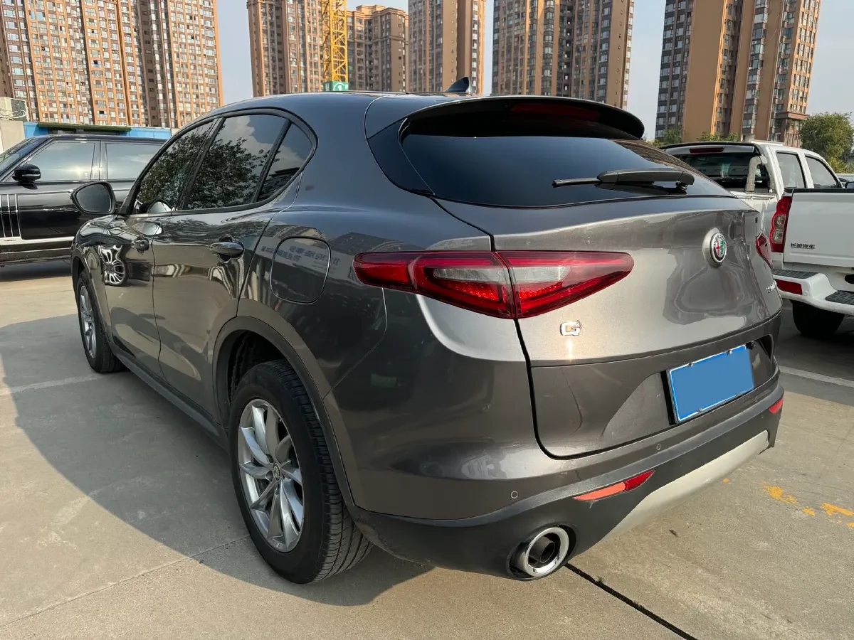 2017 Alfa Romeo Stelvio 2.0T 200HP L4 8AT,autocango,china used car exporter,china ev exporter,chinese used car exporter,chinese used ev exporter
