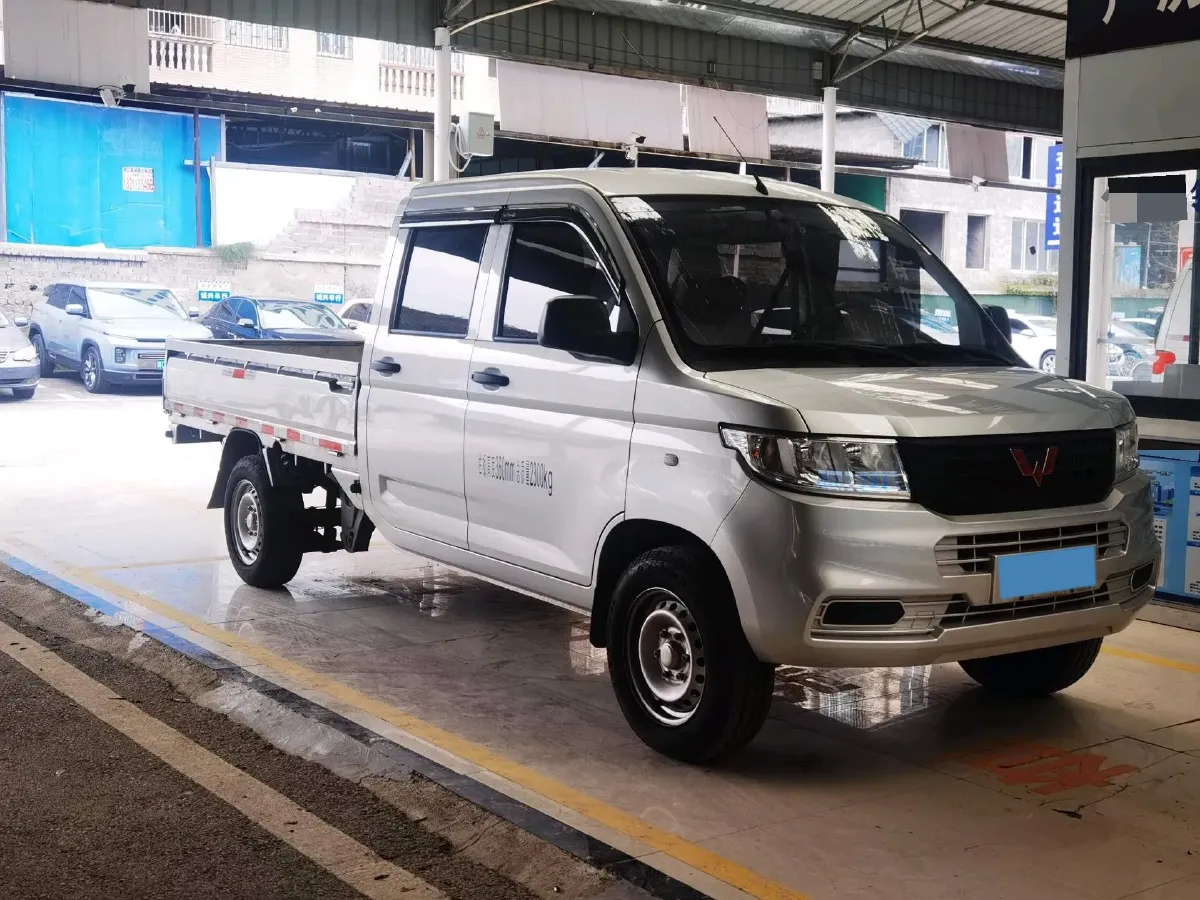 2021 NLM Motor QiTeng M70 1.5L 122HP L4 5MT,autocango,china used car exporter,china ev exporter,chinese used car exporter,chinese used ev exporter