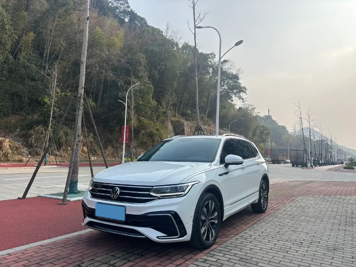 2024 Volkswagen Tiguan L 2.0T 186HP L4 7DCT