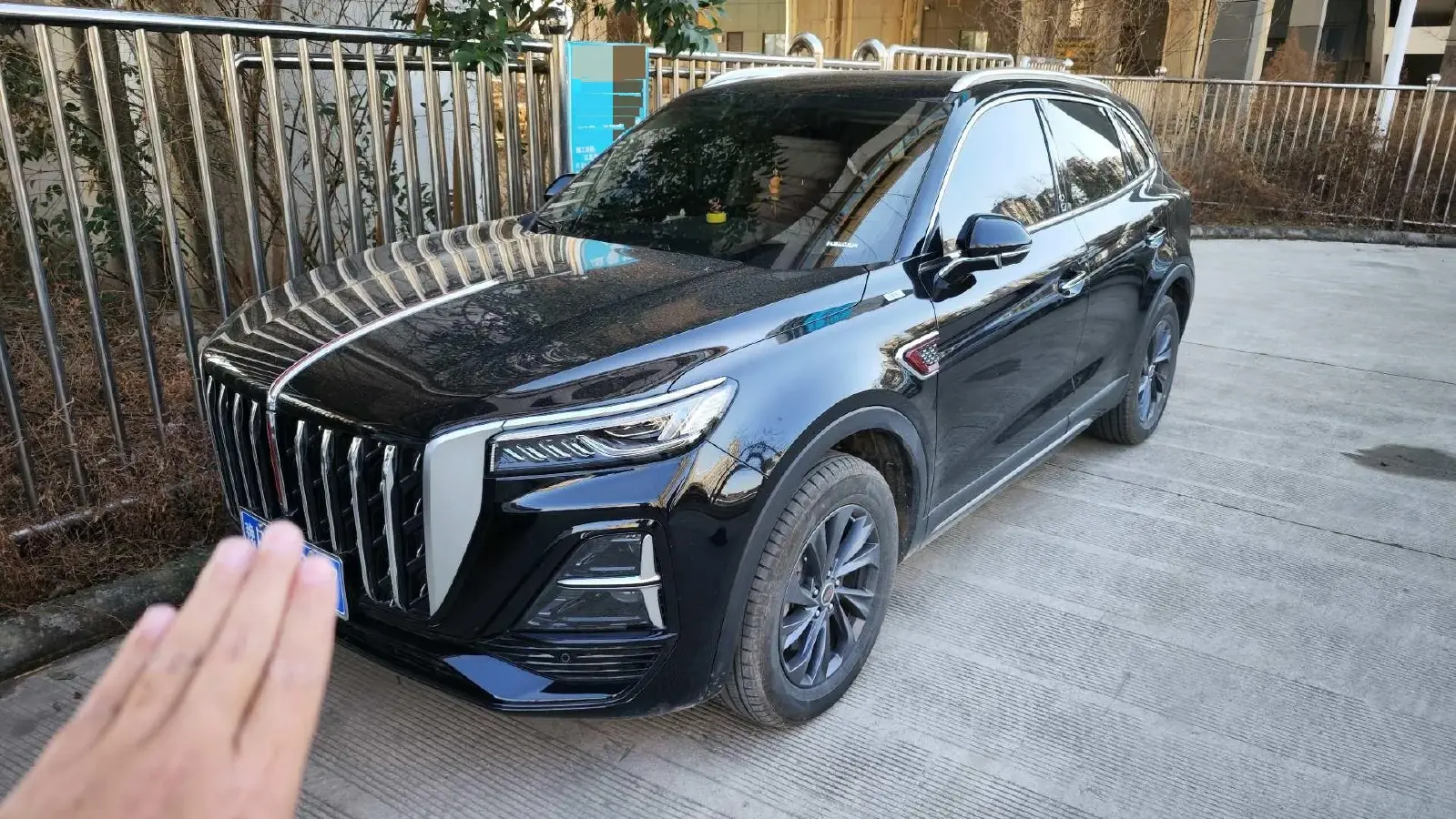 2025 HongQi HS5 2.0T 252HP L4 8AT