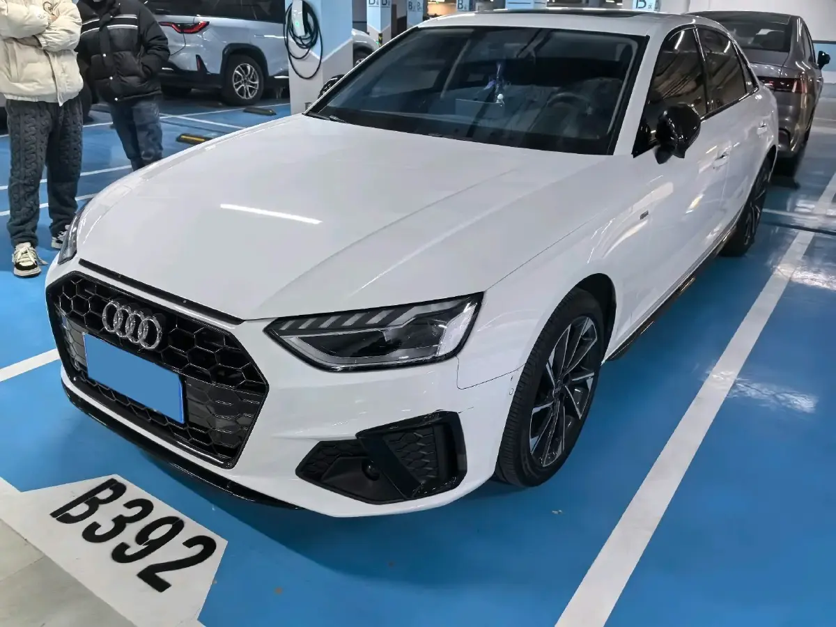2022 Audi A4L 2.0T 190HP L4 7DCT