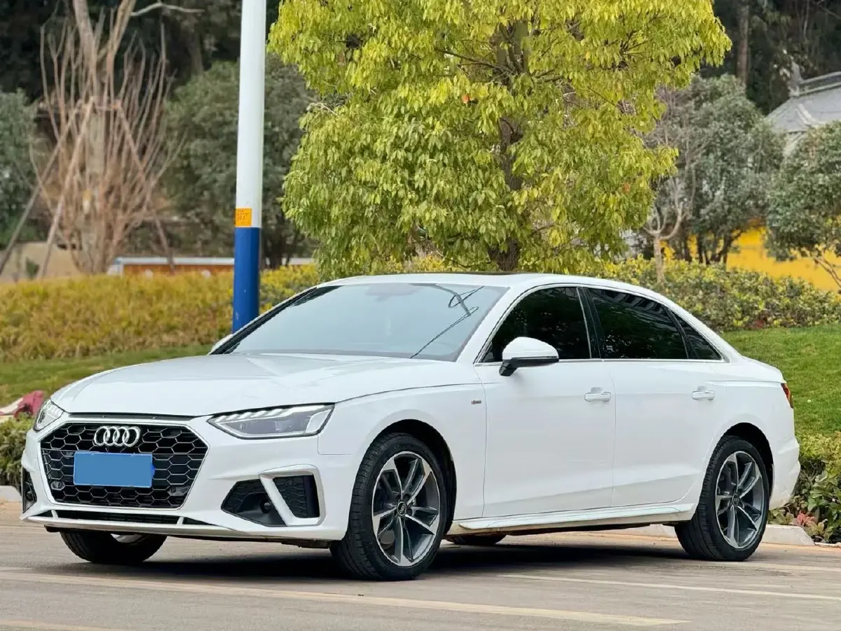 2022 Audi A4L 2.0T 190HP L4 7DCT