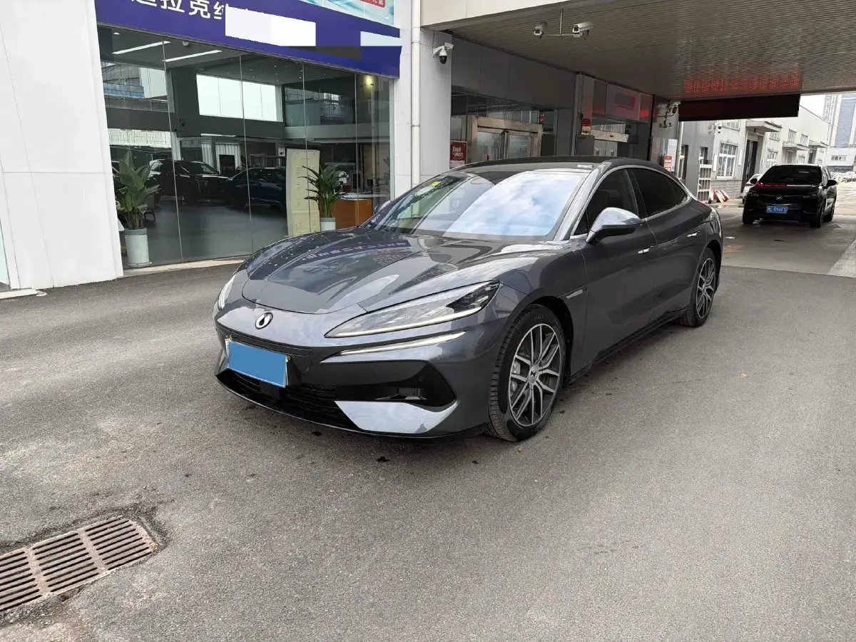 2024 Denza DenzaZ9 2.0T 207HP L4 E-CVT PHEV 38.5KWH