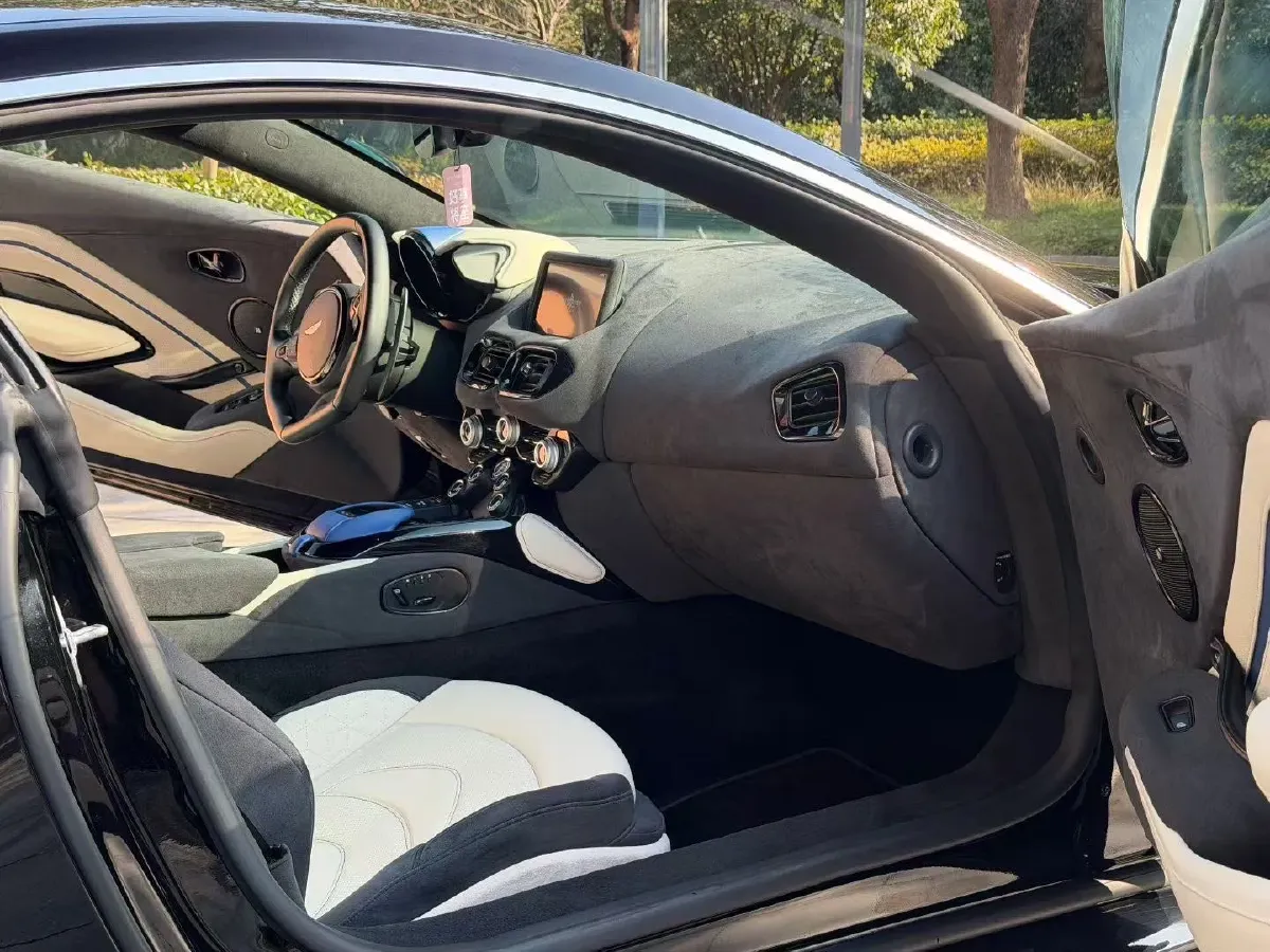 2018 Aston Martin V8 Vantage 4.0T 510HP V8 8AT,autocango,china used car exporter,china ev exporter,chinese used car exporter,chinese used ev exporter